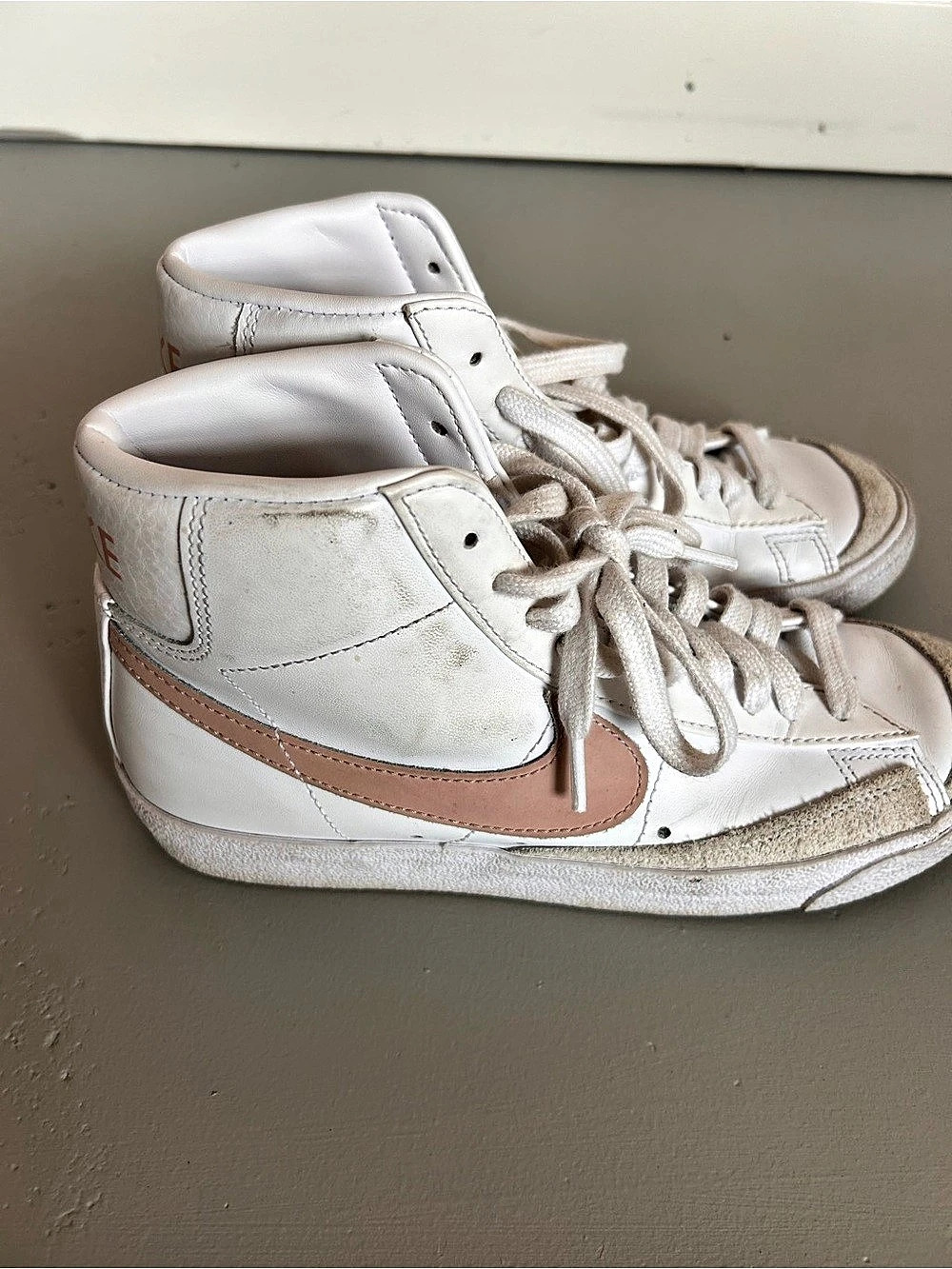 Nike Blazer Mid '77 Vintage Sneakers White & Pink